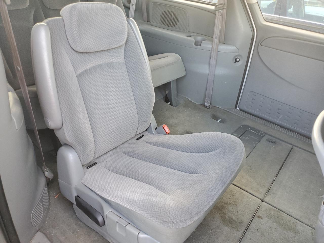 2005 Dodge Caravan VIN 2D4GP44L95R522308 Copart auction photo, front end damage thumbnail 11