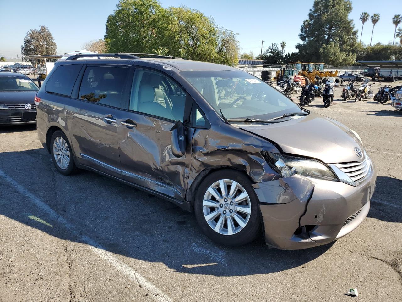 2012 Toyota Sienna VIN 5TDYK3DC9CS190482 Copart auction photo, side / undercarriage damage thumbnail 4