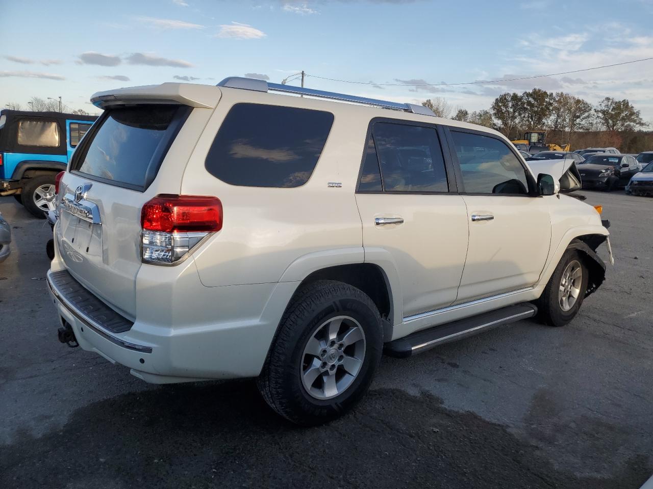 2012 Toyota 4Runner VIN JTEZU5JR4C5044740 Copart auction photo, front end / minor dent/scratches damage thumbnail 3