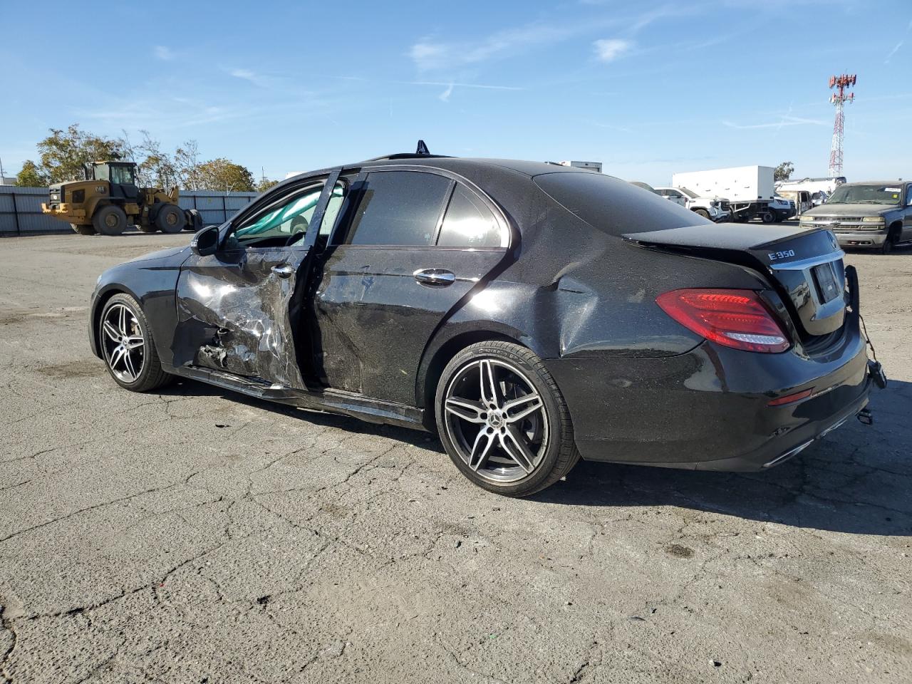 2020 Mercedes-Benz E-klasse VIN W1KZF8DB4LA830033 Copart auction photo, side / rear end damage thumbnail 2