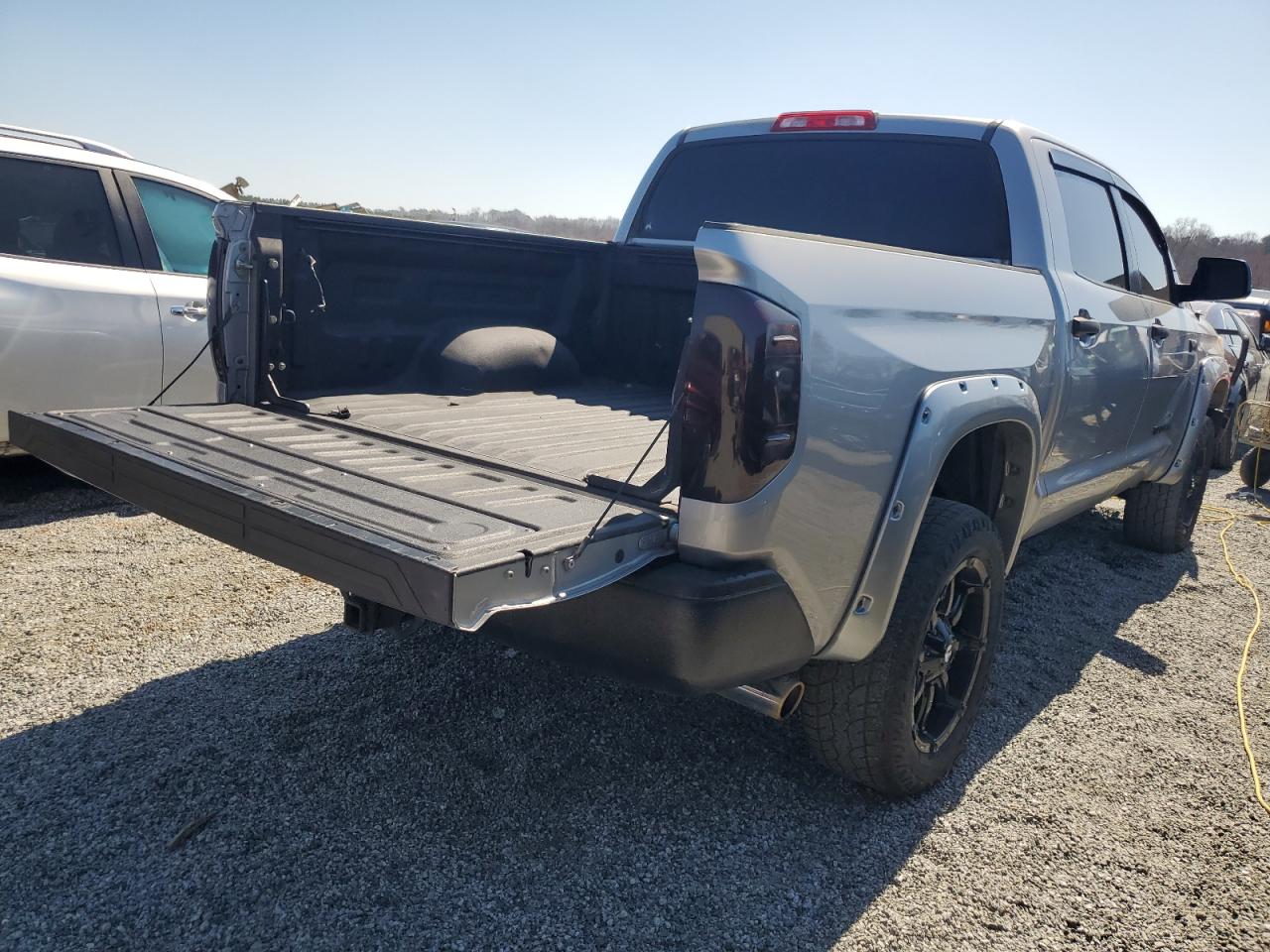 2016 Toyota Tundra VIN 5TFDW5F15GX543049 Copart auction photo, front end damage thumbnail 3