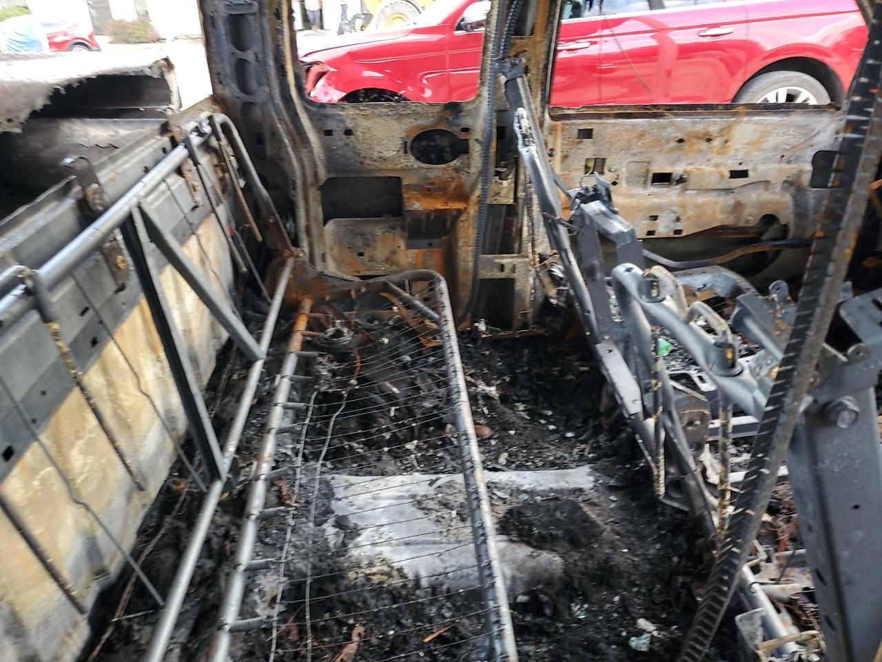 2003 GMC Sierra VIN 2GTEK19T131307432 Copart auction photo, burn damage thumbnail 10
