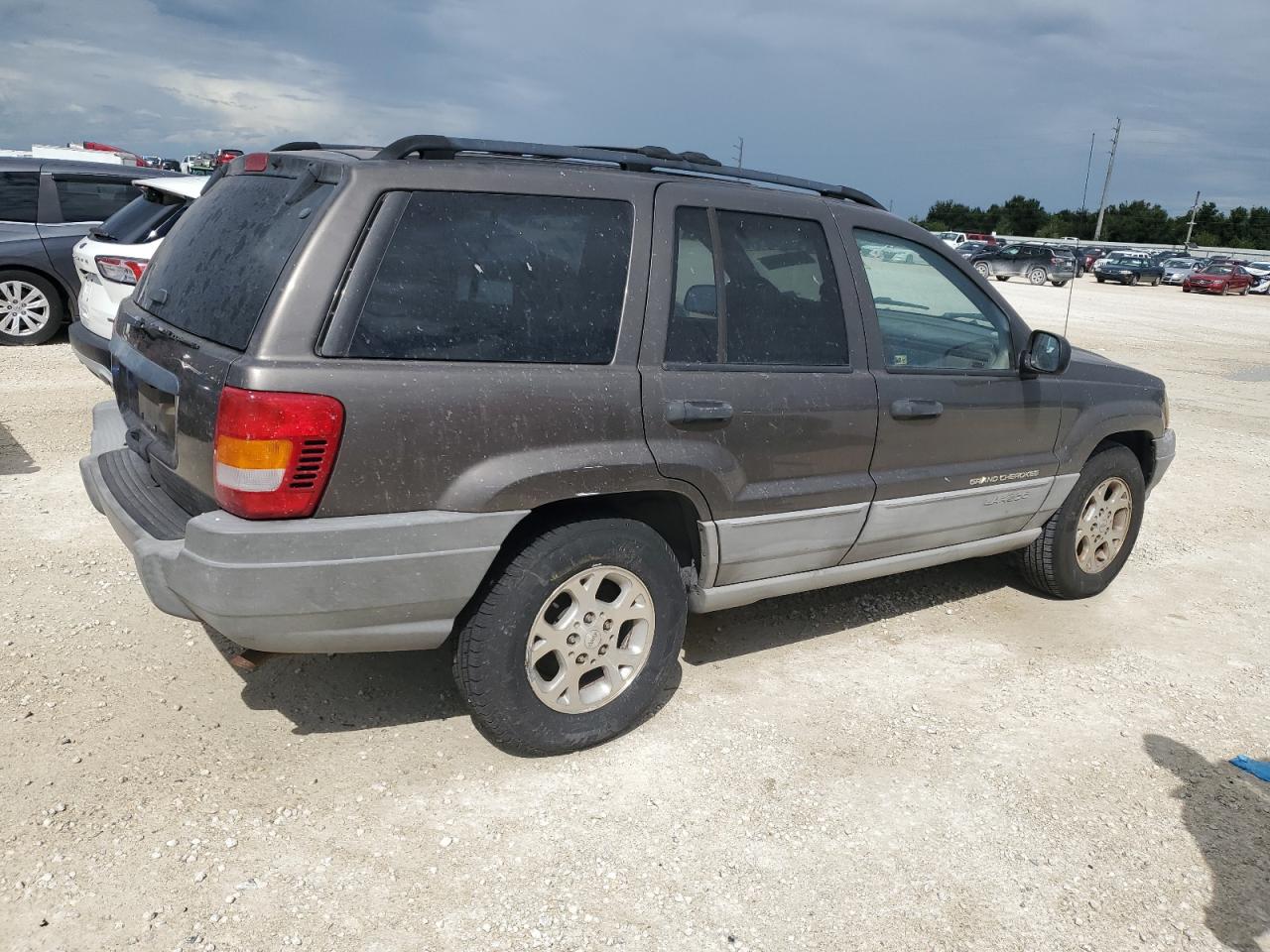 2000 Jeep Grand Cherokee VIN 1J4G248S8YC163151 Copart auction photo, water/flood / minor dent/scratches damage thumbnail 3