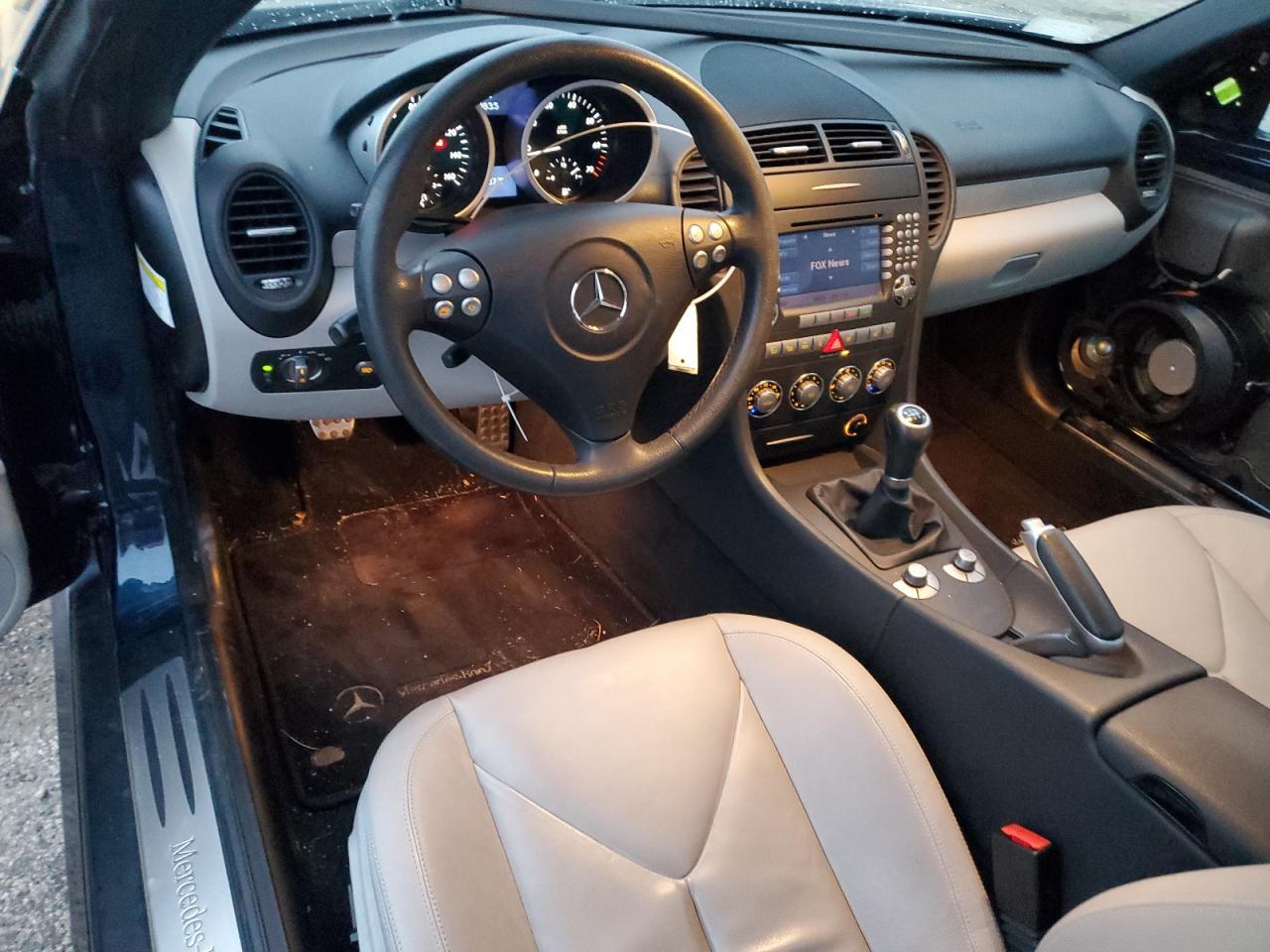 2007 Mercedes-Benz SLK-klasse VIN WDBWK56F17F166675 Copart auction photo, front end damage thumbnail 8