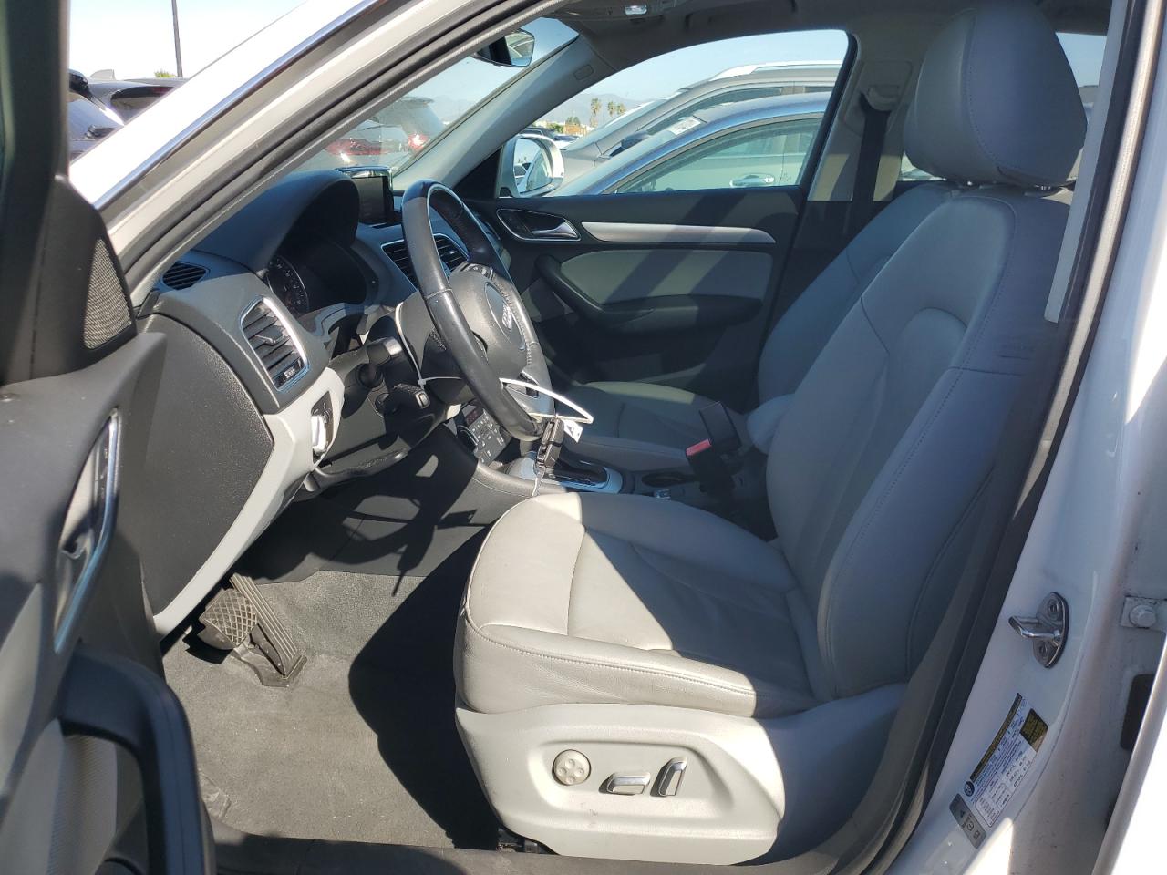 2016 Audi Q3 VIN WA1BFCFS4GR013092 Copart auction photo, top/roof / minor dent/scratches damage thumbnail 7