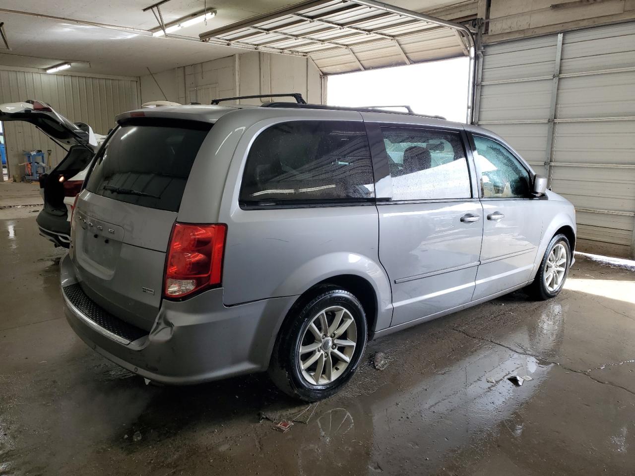 2013 Dodge Caravan VIN 2C4RDGCGXDR820871 Copart auction photo, front end / side damage thumbnail 3
