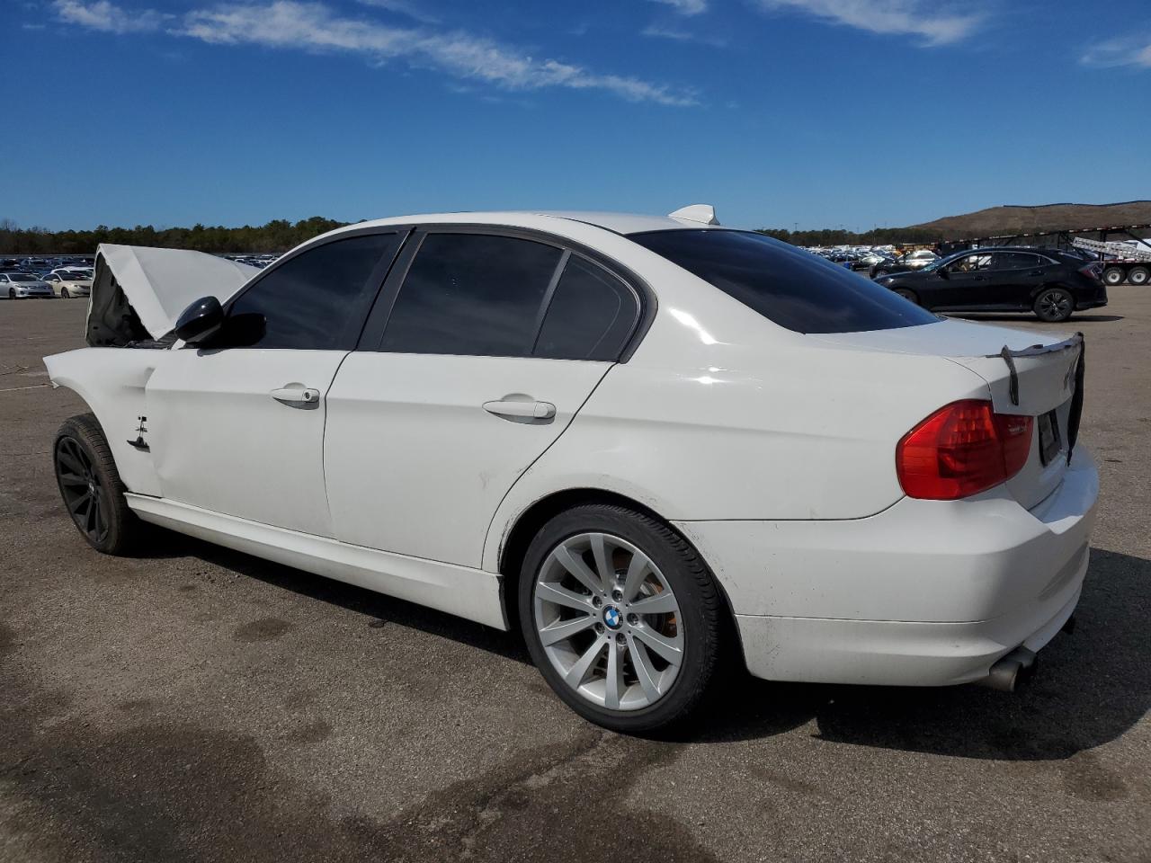 2011 BMW 3er VIN WBAPK5G56BNN24859 Copart auction photo, front end / minor dent/scratches damage thumbnail 2