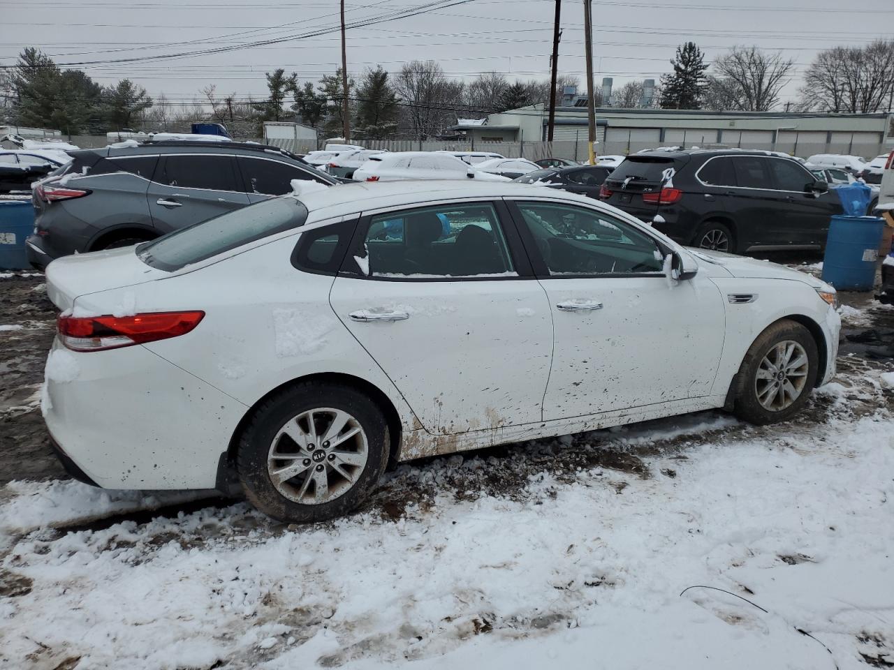 2016 KIA Optima VIN 5XXGT4L33GG049141 Copart auction photo, vandalism damage thumbnail 3
