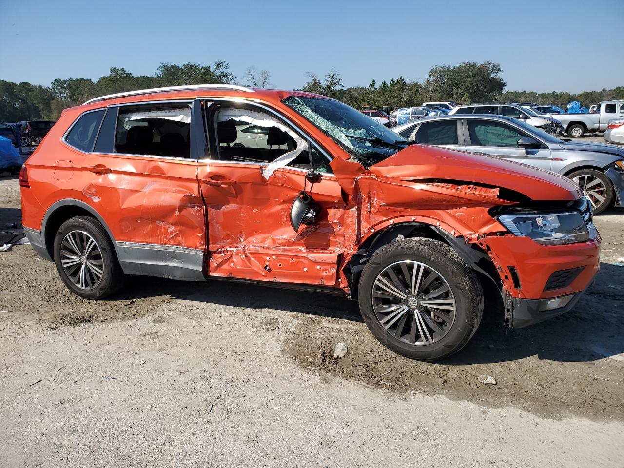 2019 Volkswagen Tiguan VIN 3VV3B7AX6KM152345 Copart auction photo, all over damage thumbnail 4