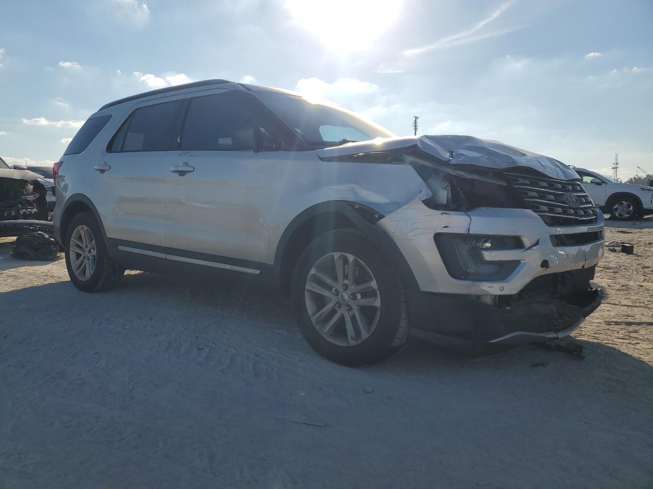 2017 Ford Explorer VIN 1FM5K7D82HGA41009 Copart auction photo, front end / minor dent/scratches damage thumbnail 4