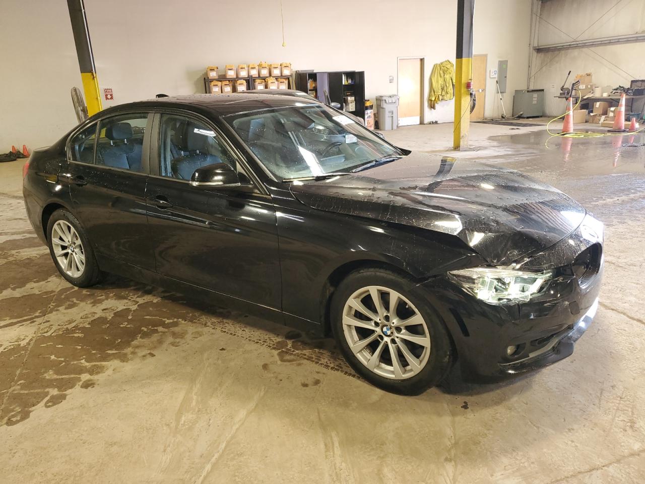 2018 BMW 3er VIN WBA8E5G56JNV02449 Copart auction photo, front end / side damage thumbnail 4