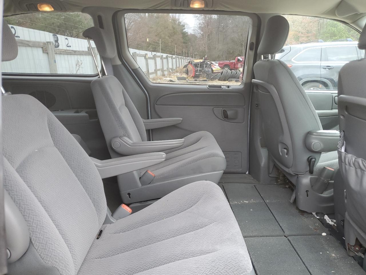 2006 Dodge Caravan VIN 2D4GP44L36R810861 Copart auction photo, front end / minor dent/scratches damage thumbnail 12