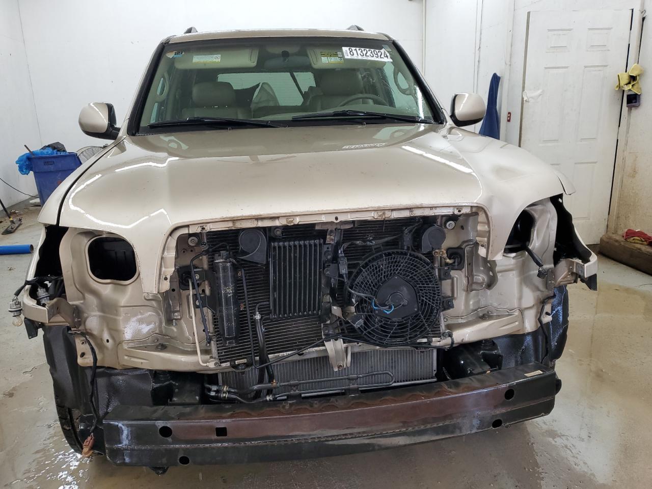 2002 Toyota Sequoia VIN 5TDZT34A82S132684 Copart auction photo, front end / minor dent/scratches damage thumbnail 5