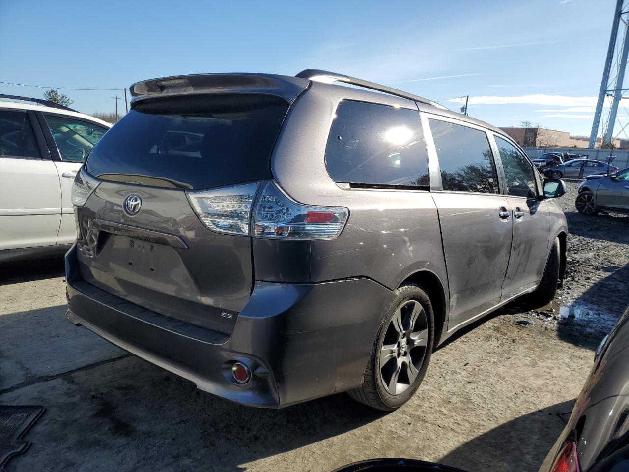 2015 Toyota Sienna VIN 5TDXK3DC1FS661458 Copart auction photo, front end damage thumbnail 3