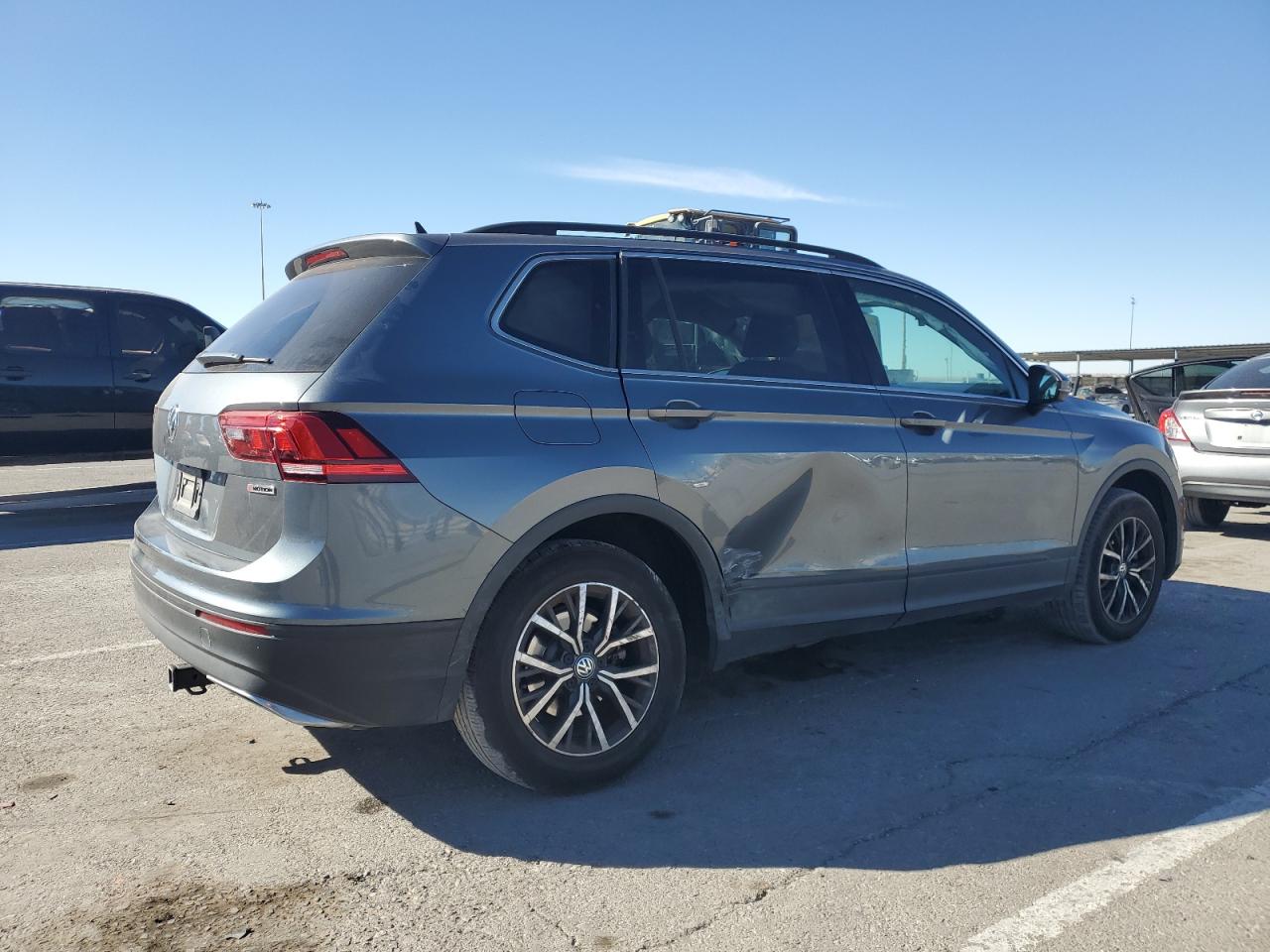 2019 Volkswagen Tiguan VIN 3VV2B7AX8KM153458 Copart auction photo, side / undercarriage damage thumbnail 3