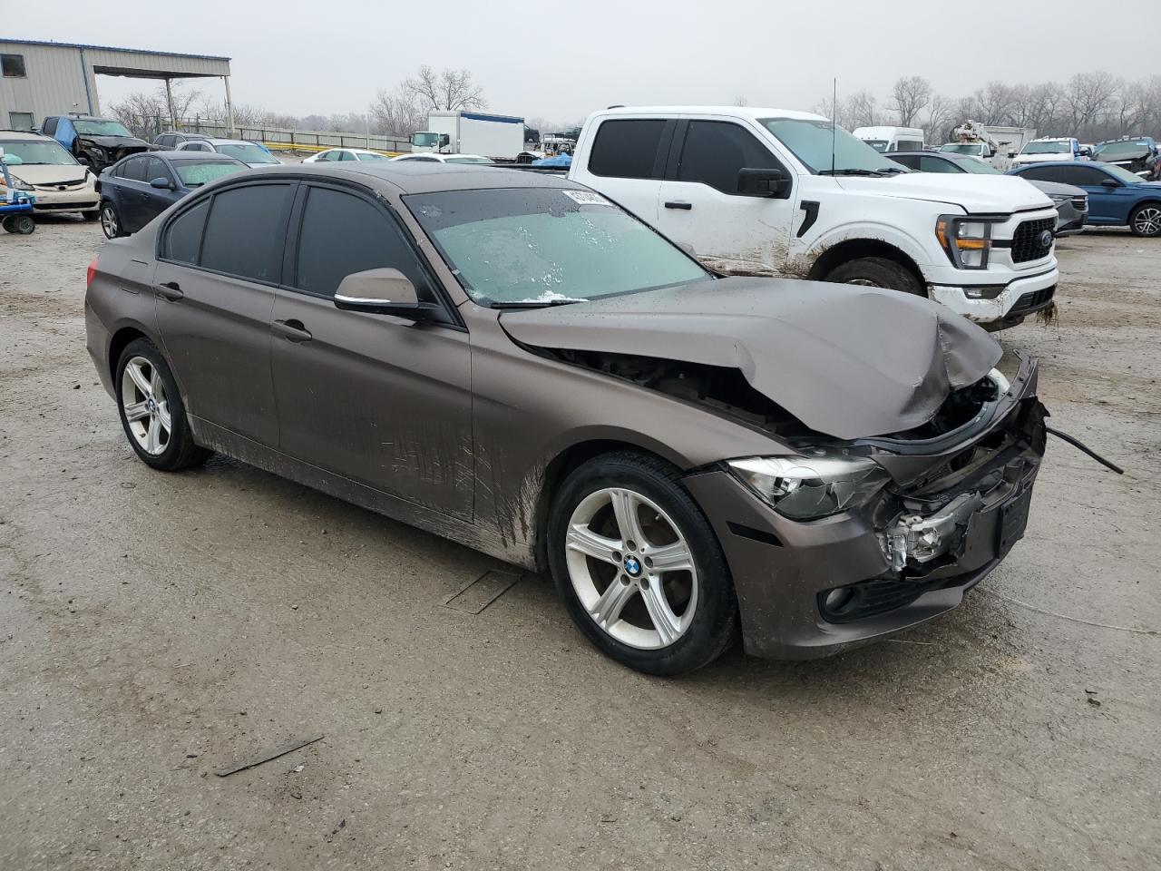 2015 BMW 3er VIN WBA3C3C57FK201191 Copart auction photo, front end / top/roof damage thumbnail 4