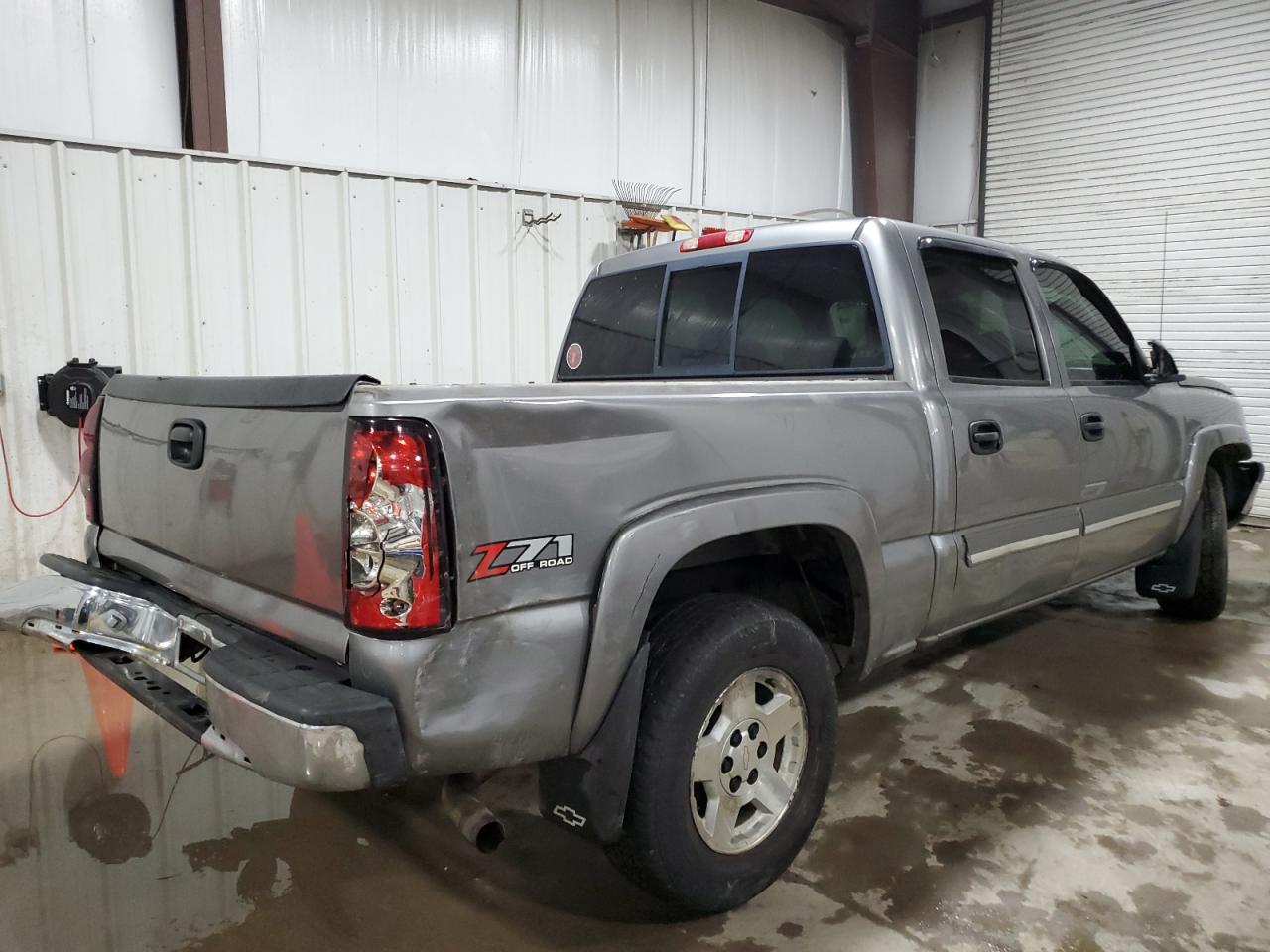 2006 Chevrolet Silverado VIN 2GCEK13T261134985 Copart auction photo, rear end / front end damage thumbnail 3