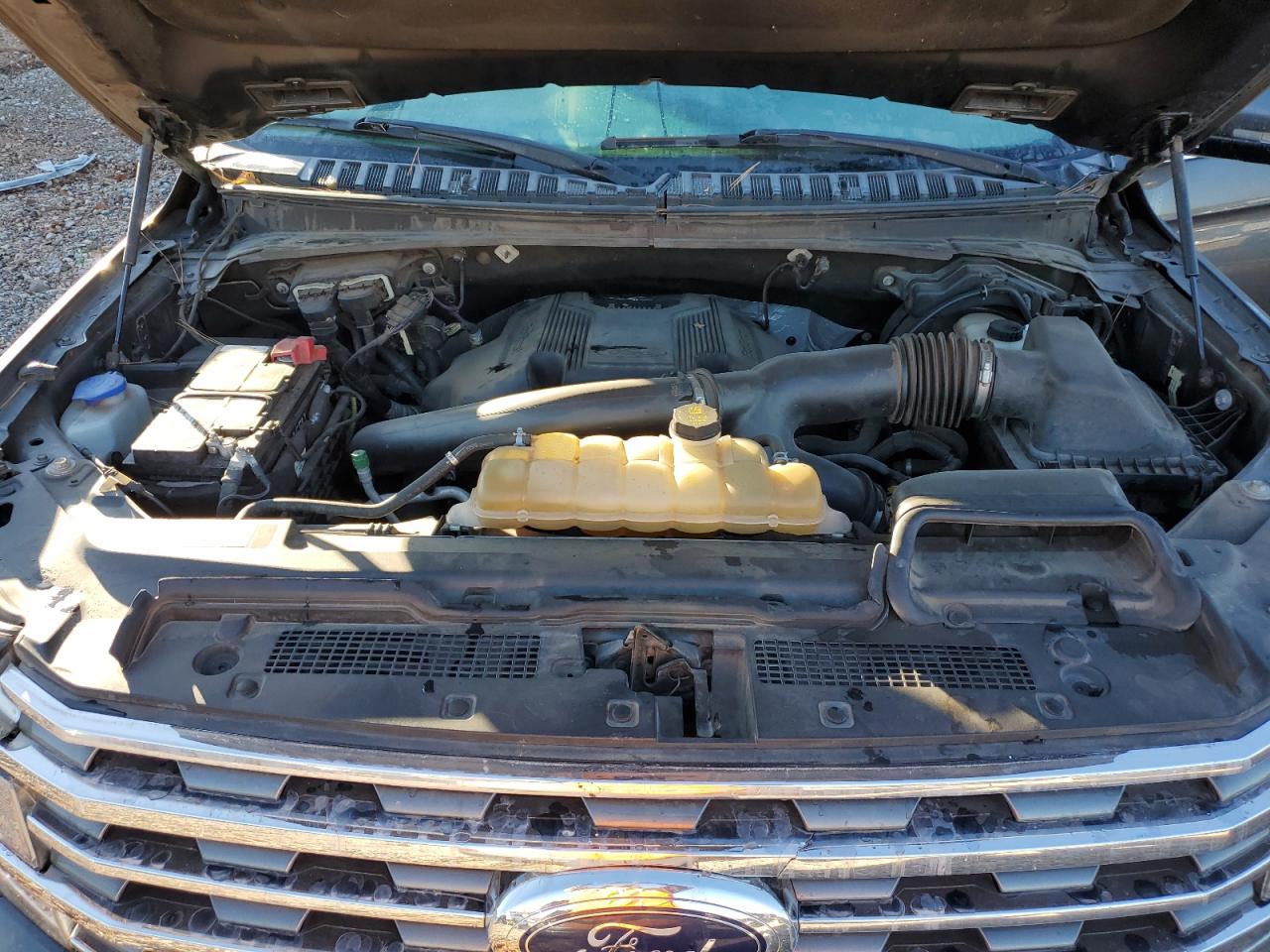 2018 Ford Expedition VIN 1FMJK1JT1JEA70992 Copart auction photo, front end / minor dent/scratches damage thumbnail 14