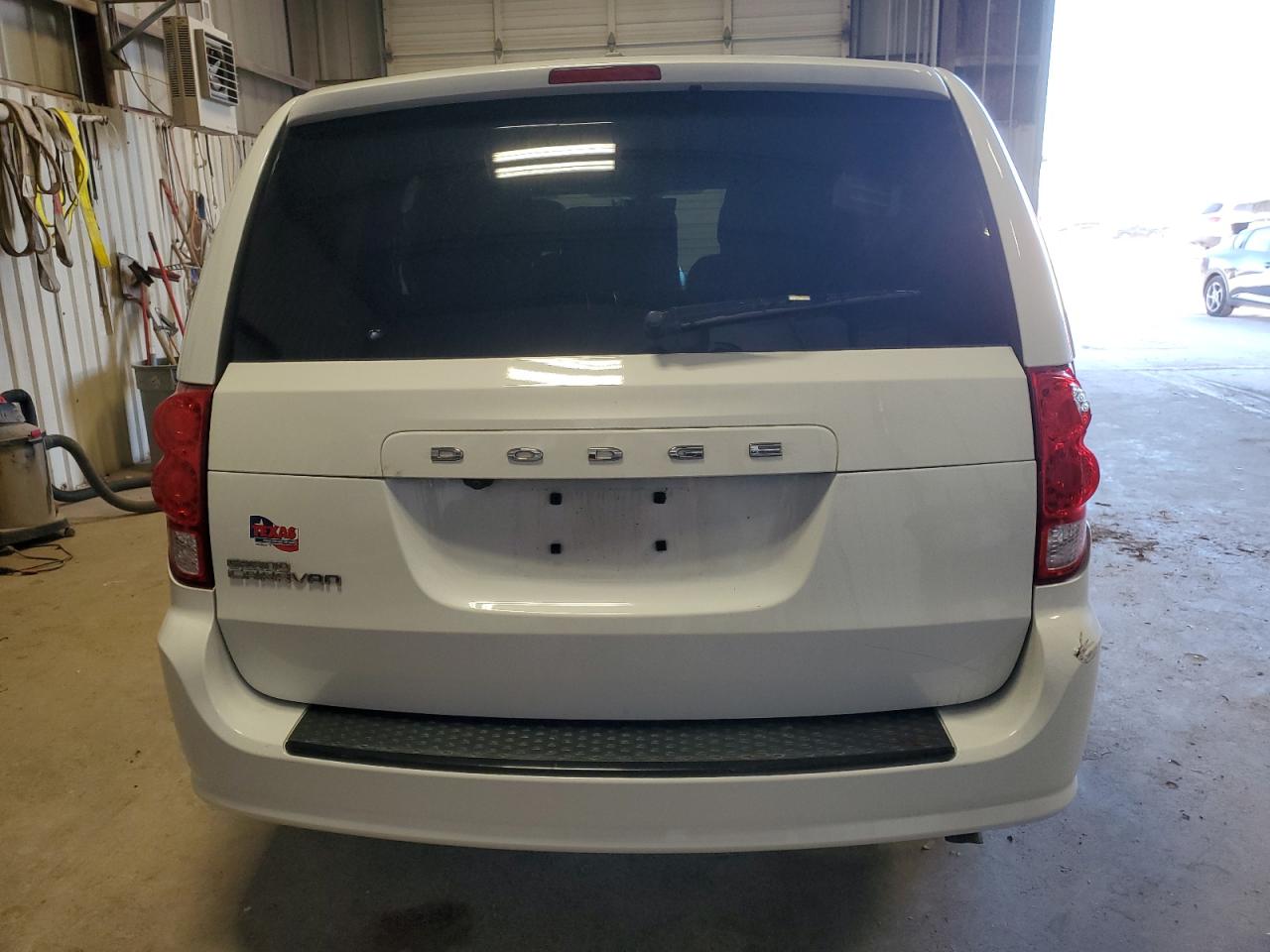 2020 Dodge Caravan VIN 2C4RDGBG1LR233779 Copart auction photo, side / rear end damage thumbnail 6