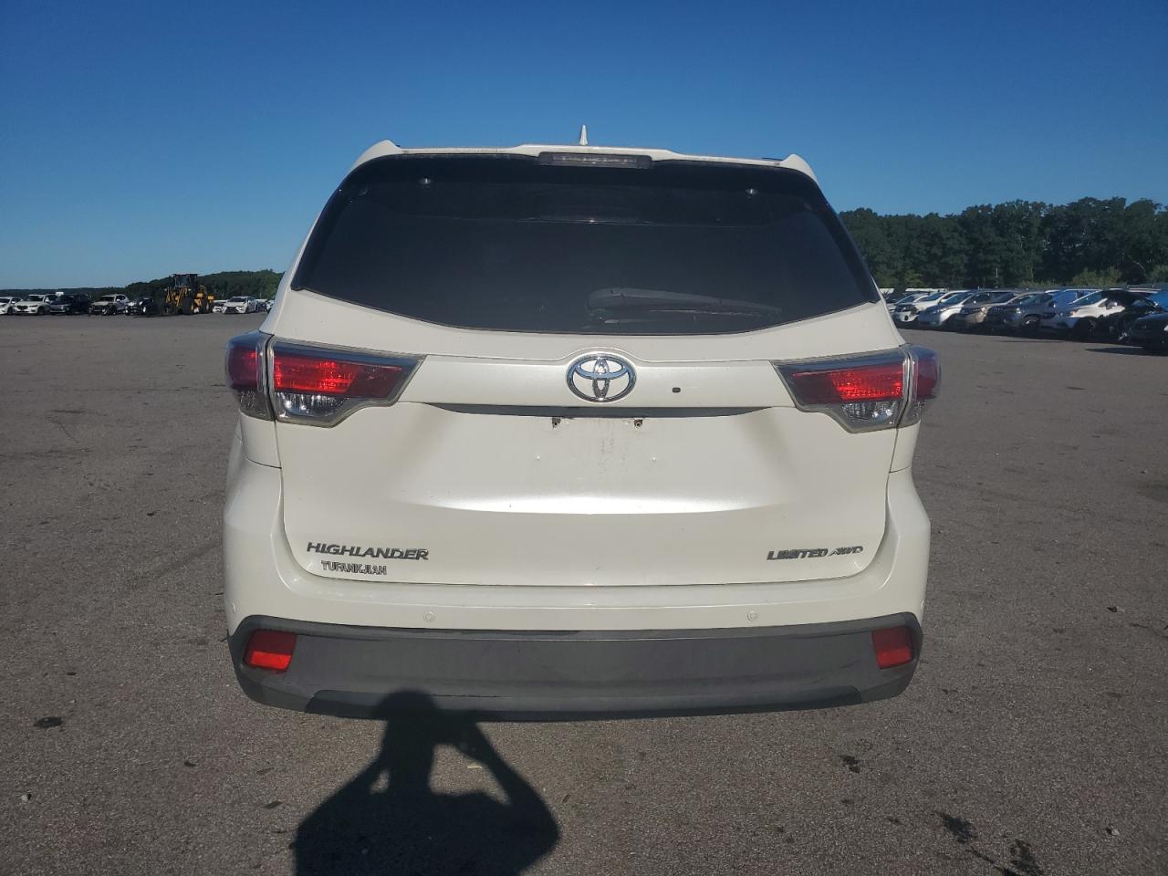 2015 Toyota Highlander VIN 5TDDKRFH9FS197947 Copart auction photo, front end damage thumbnail 6