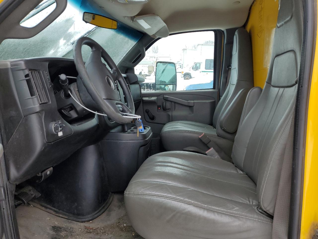 2018 GMC Savana VIN 7GZ37TCG1JN900061 Copart auction photo, front end / side damage thumbnail 7