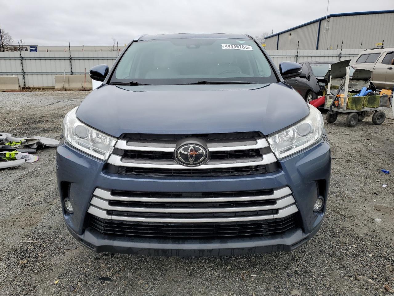 2018 Toyota Highlander VIN 5TDKZRFH9JS285327 Copart auction photo, rear end damage thumbnail 5