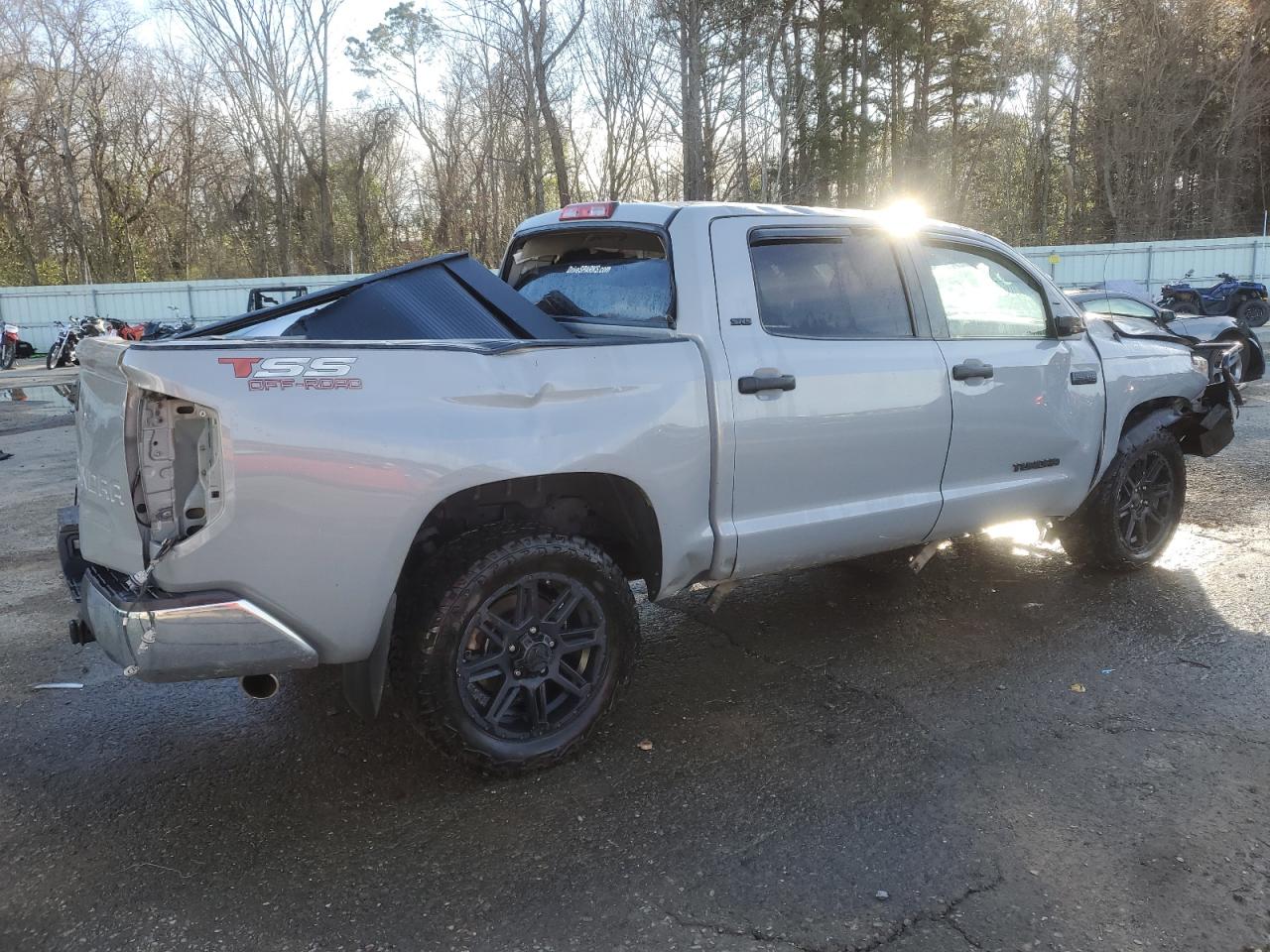 2019 Toyota Tundra VIN 5TFDW5F10KX841226 Copart auction photo, rollover / minor dent/scratches damage thumbnail 3
