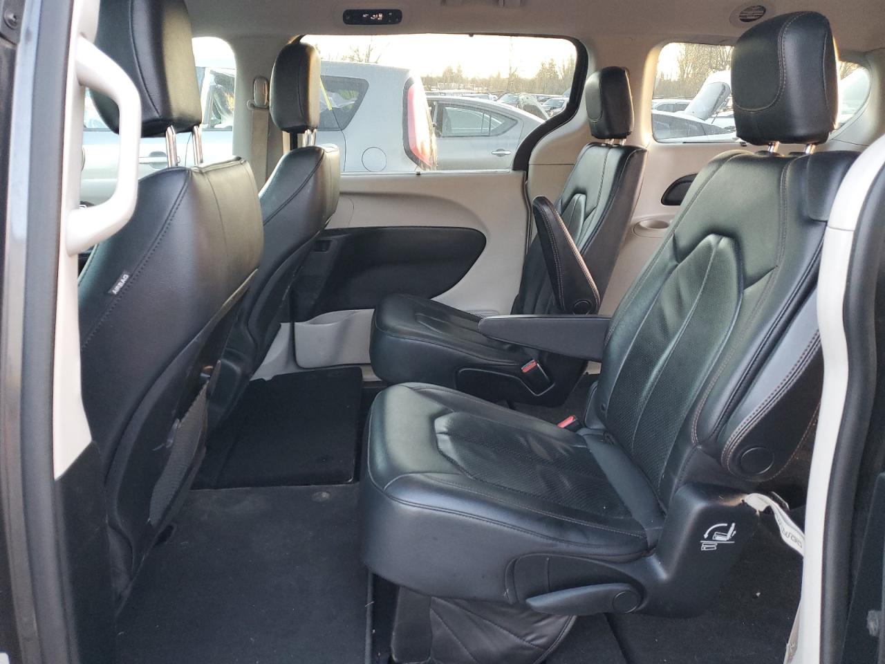 2019 Chrysler Pacifica VIN 2C4RC1BG2KR652240 Copart auction photo, side / undercarriage damage thumbnail 11