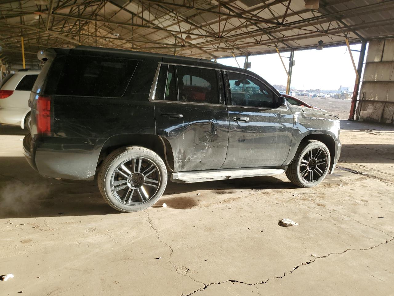 2016 Chevrolet Tahoe VIN 1GNSCBKCXGR108612 Copart auction photo, front end / side damage thumbnail 3