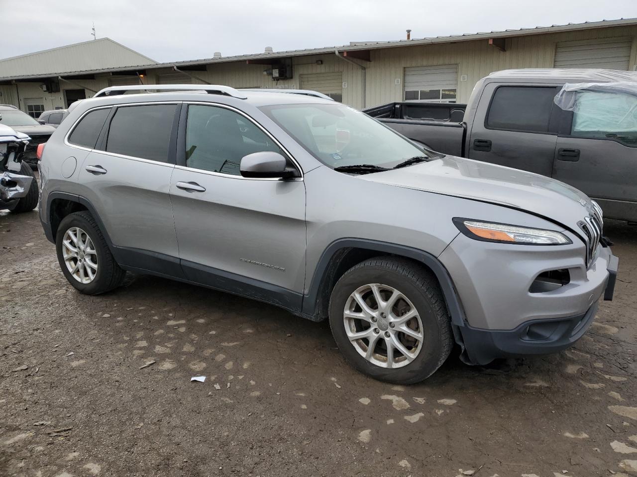 2015 Jeep Grand Cherokee VIN 1C4PJLCS4FW516541 Copart auction photo, front end damage thumbnail 4