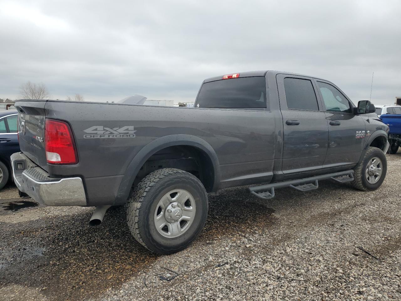 2018 RAM 2500 VIN 3C6UR5HL2JG418051 Copart auction photo, front end / minor dent/scratches damage thumbnail 4