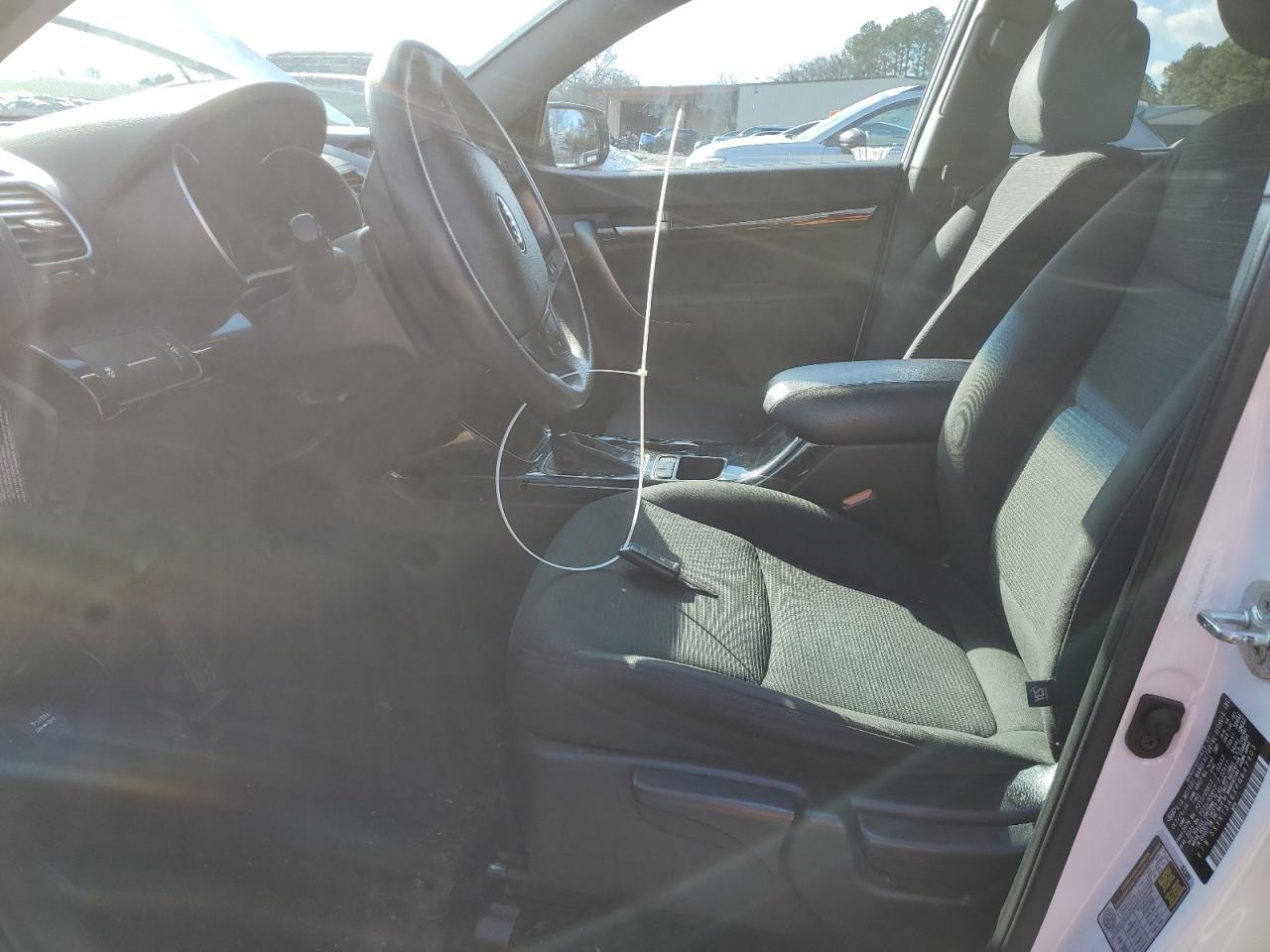 2015 KIA Sorento VIN 5XYKT3A6XFG647903 Copart auction photo, front end / minor dent/scratches damage thumbnail 7
