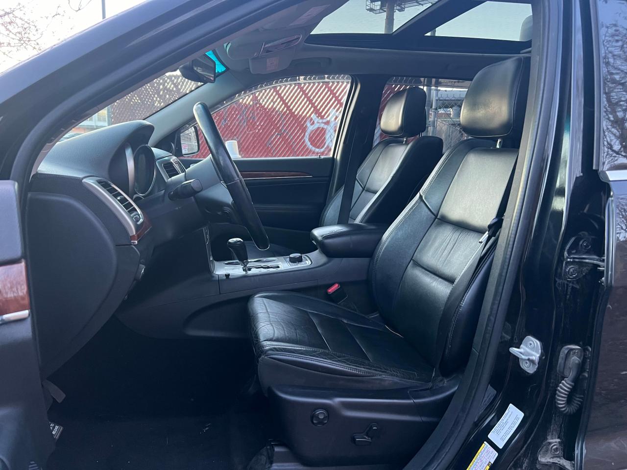 2012 Jeep Grand Cherokee VIN 1C4RJFBG2CC135162 Copart auction photo, minor dent/scratches / normal wear damage thumbnail 5