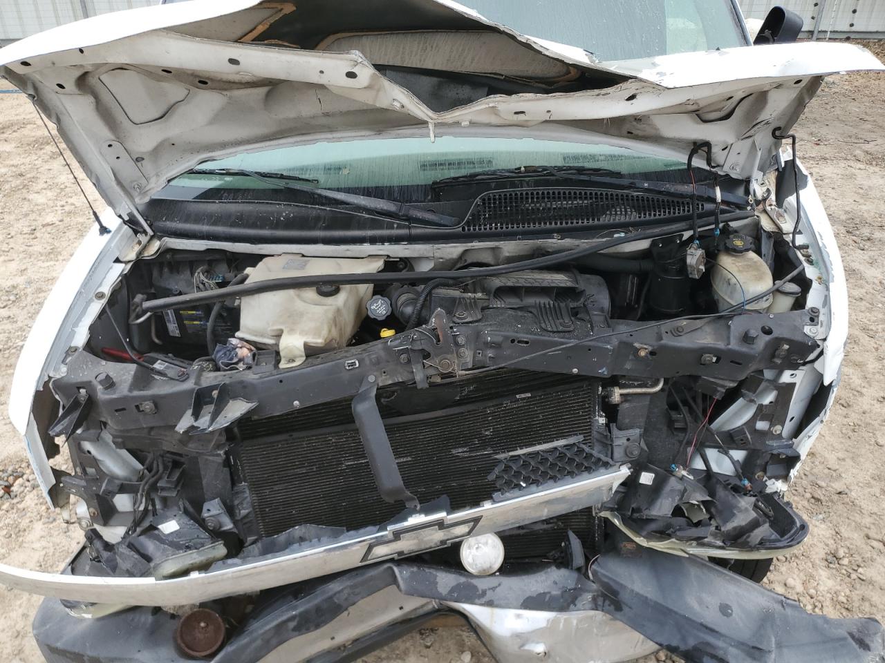 2006 Chevrolet Express VIN 1GAHG39U261182933 Copart auction photo, front end damage thumbnail 11