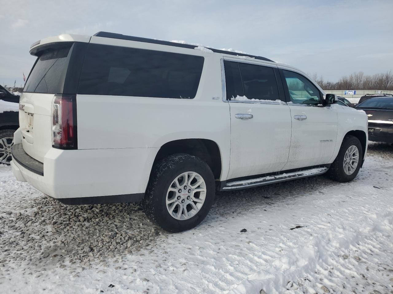 2017 GMC Yukon VIN 1GKS2GKC5HR392701 Copart auction photo, front end / side damage thumbnail 3