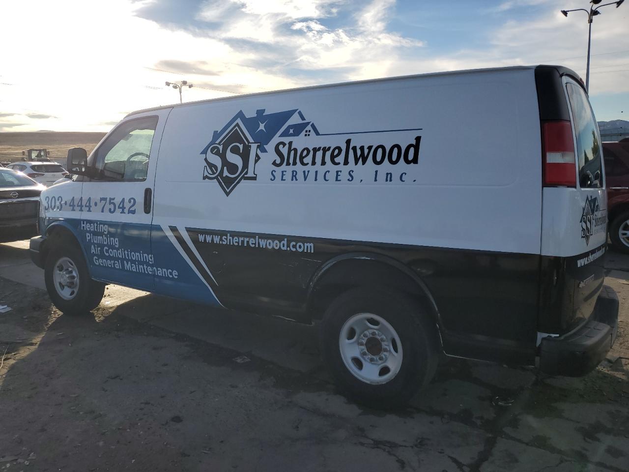 2015 Chevrolet Express VIN 1GCWGFFF1F1105976 Copart auction photo, side / front end damage thumbnail 2