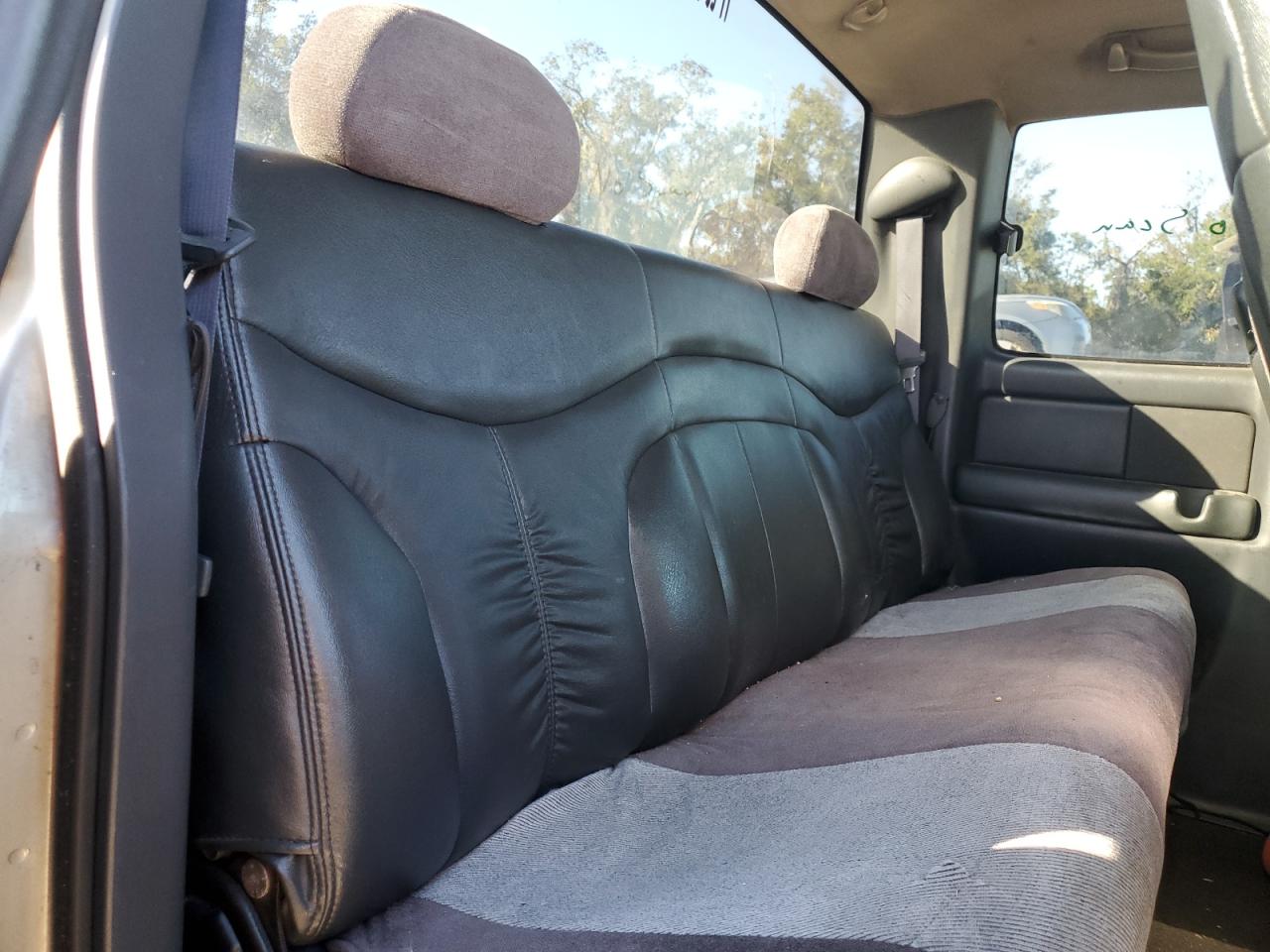 2000 GMC Sierra VIN 1GTEK19T4YE126248 Copart auction photo, rear end damage thumbnail 10