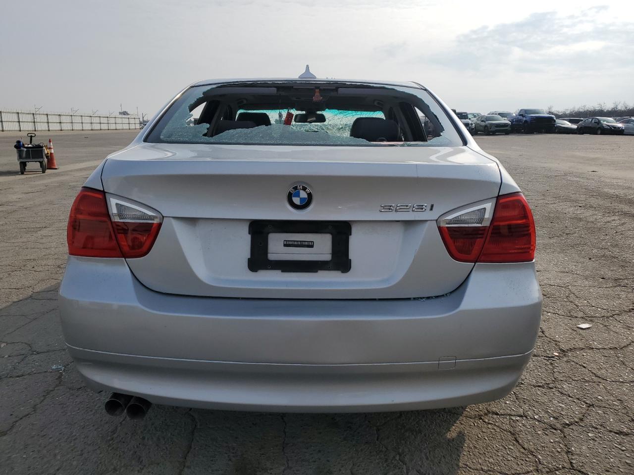 2007 BMW 3er VIN WBAVC53527FZ78618 Copart auction photo, vandalism damage thumbnail 6