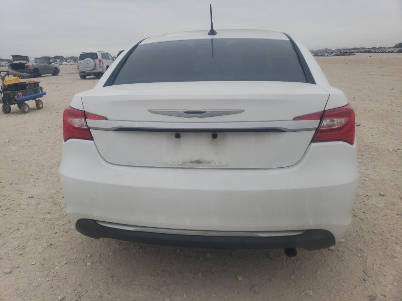 2013 Chrysler 200 VIN 1C3CCBBB6DN629239 Copart auction photo, front end / minor dent/scratches damage thumbnail 6