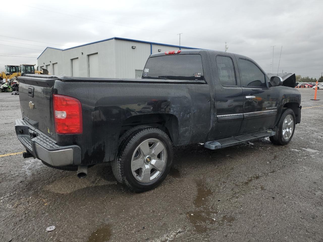 2011 Chevrolet Silverado VIN 1GCRCSE03BZ185758 Copart auction photo, front end damage thumbnail 3