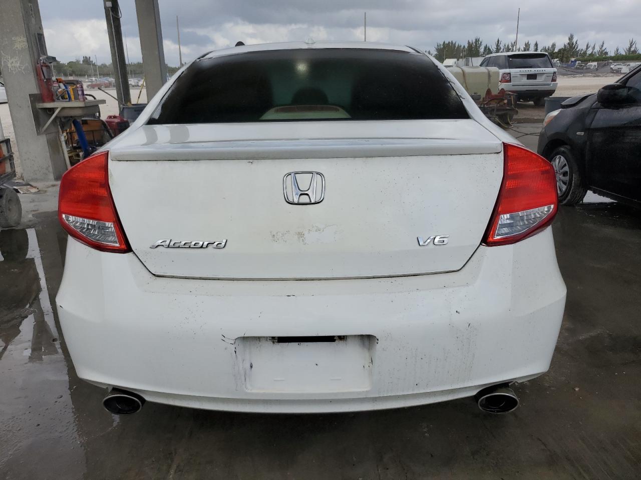 2011 Honda Accord VIN 1HGCS2B81BA005745 Copart auction photo, normal wear / minor dent/scratches damage thumbnail 6