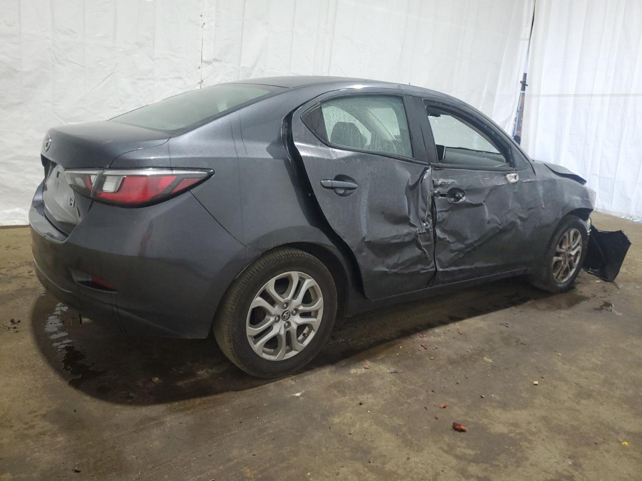 2017 Toyota Yaris VIN 3MYDLBYV5HY164397 Copart auction photo, front end / side damage thumbnail 3