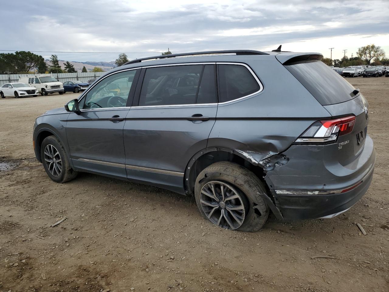 2020 Volkswagen Tiguan VIN 3VV3B7AX9LM008886 Copart auction photo, rear end damage thumbnail 2