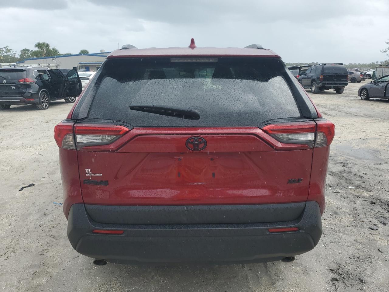 2021 Toyota RAV 4 VIN 2T3W1RFV1MW139263 Copart auction photo, front end / minor dent/scratches damage thumbnail 6