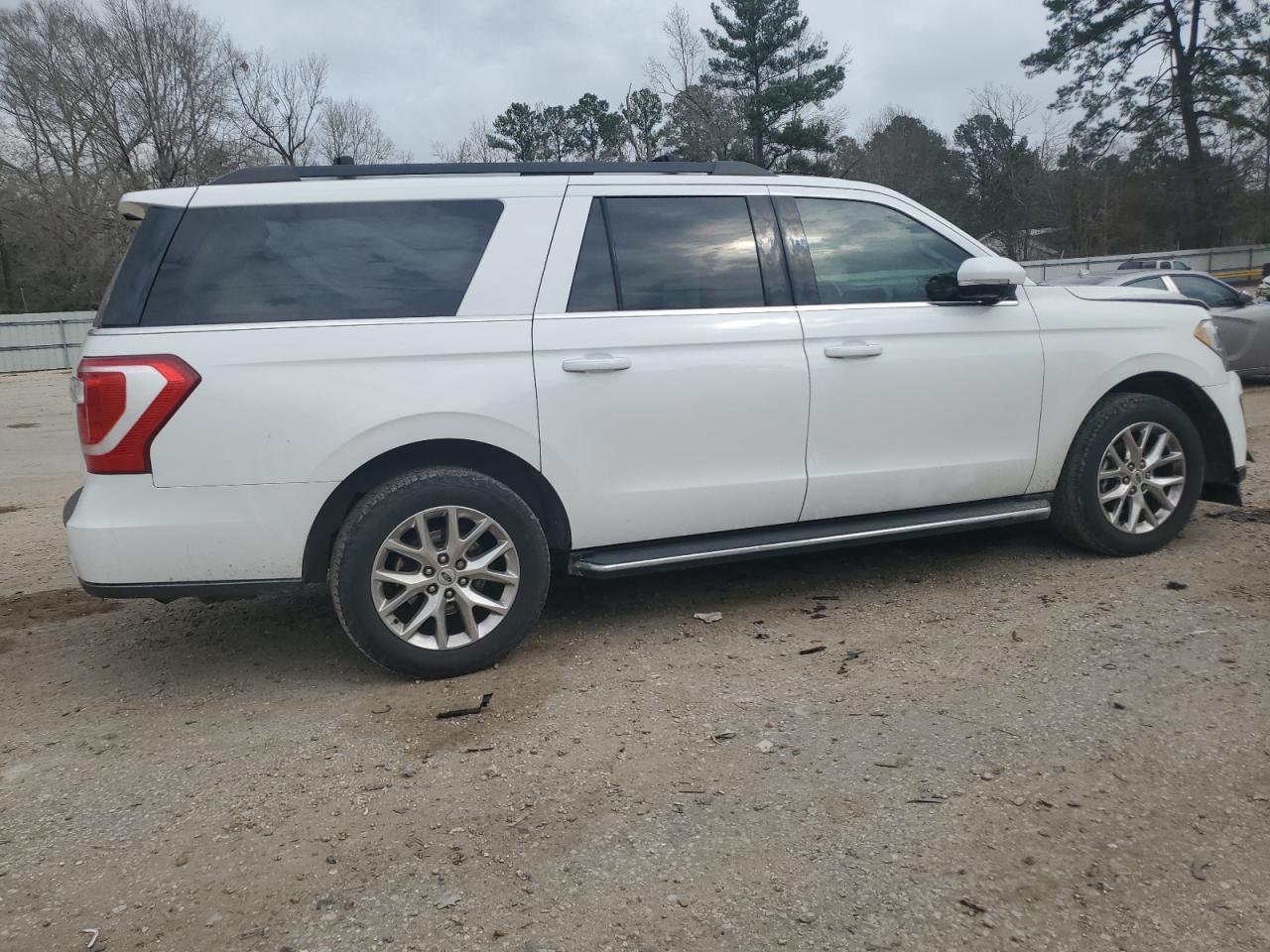 2020 Ford Expedition VIN 1FMJK1HT4LEA49126 Copart auction photo, front end damage thumbnail 3