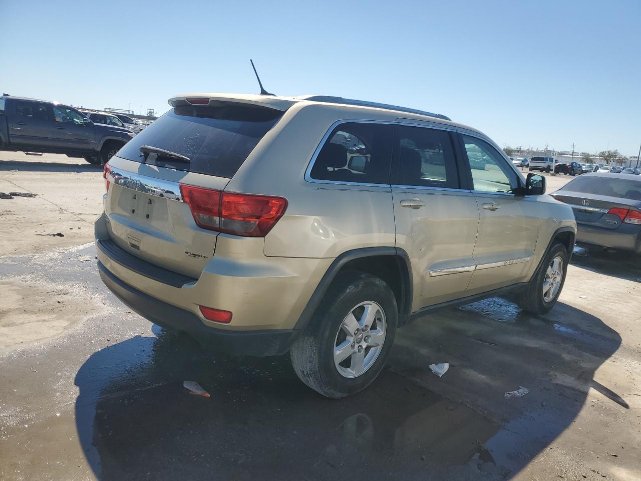 2011 Jeep Grand Cherokee VIN 1J4RS4GG5BC564346 Copart auction photo, rear end damage thumbnail 3