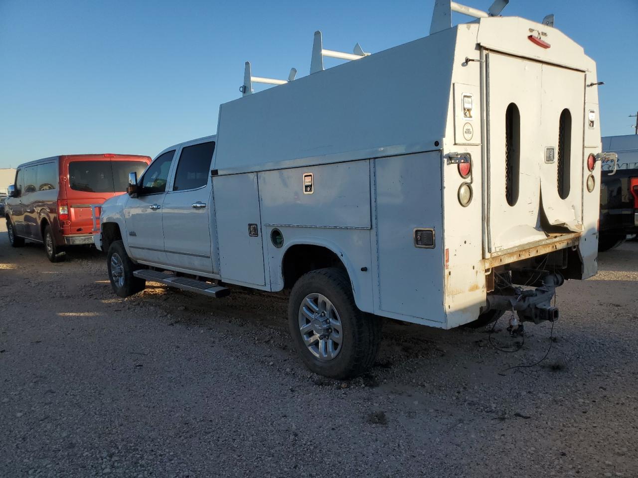 2019 Chevrolet Silverado VIN 1GC4KYEYXKF170438 Copart auction photo, side / rear end damage thumbnail 2