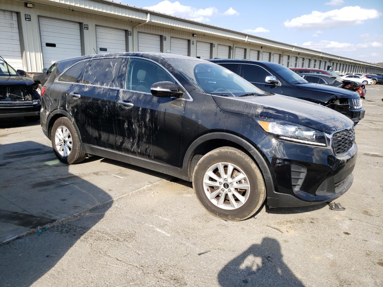 2019 KIA Sorento VIN 5XYPG4A38KG534418 Copart auction photo, all over damage thumbnail 4