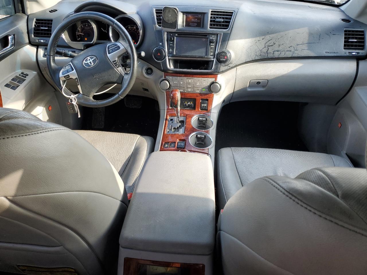 2013 Toyota Highlander VIN 5TDDK3EH7DS223201 Copart auction photo, front end / side damage thumbnail 8