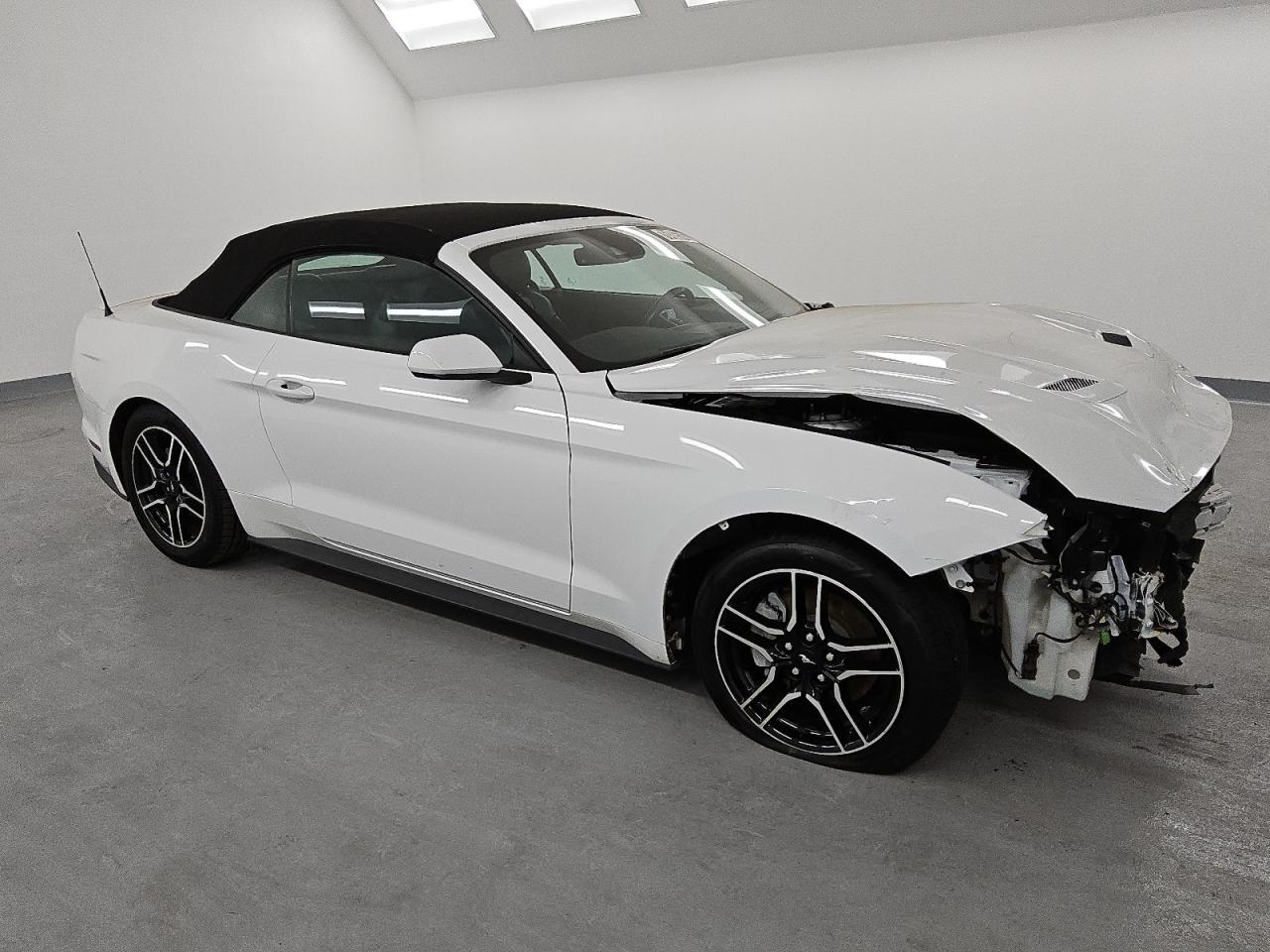 2022 Ford Mustang VIN 1FATP8UH2N5116680 Copart auction photo, front end damage thumbnail 4